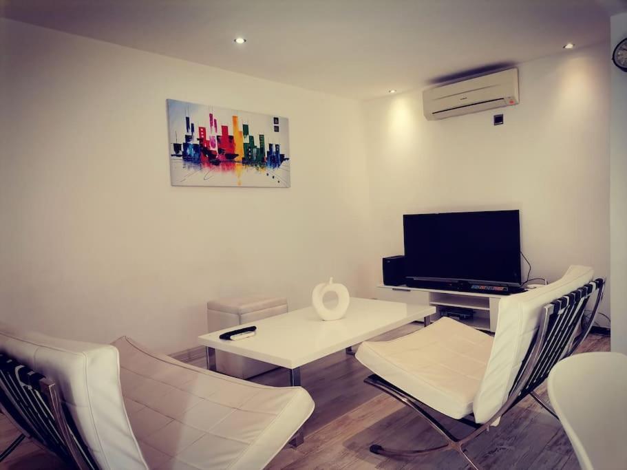 Lovely Two Bedrooms Apartment. Flic en Flac Exterior photo